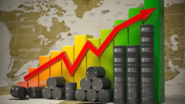 أسعار النفط تنخفض قبيل بيانات المخزونات الأمريكية