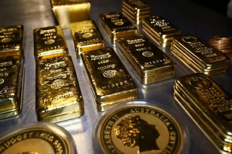 انخفاض تداول الذهب متغاضياً عن تراجع الدولار