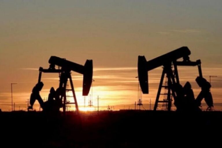انخفاض جلسات النفط العالمية خلال تداولات بداية الأسبوع