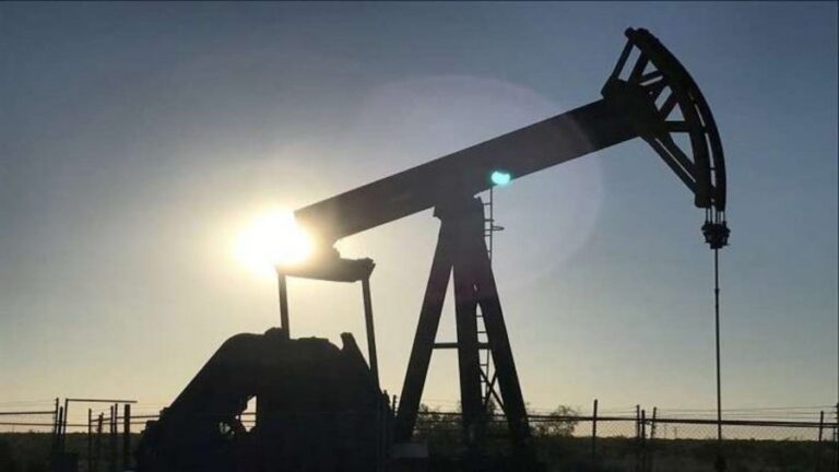 ايجابية تداولات العقود الآجلة للنفط الخام في بداية الجلسات الاسبوعية (1)