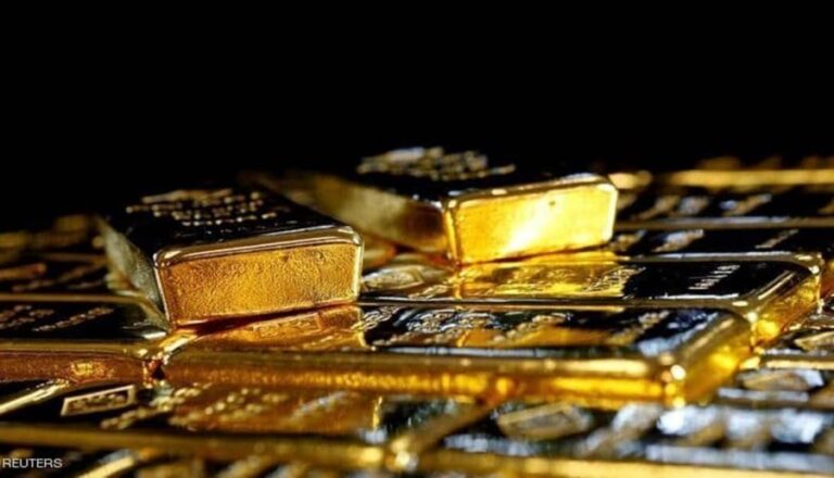 سجلت تداولات المعادن النفيسة خلال جلسات اليوم تبايناً في الاداء، إذ ارتفعت جلسات المعدن الأصفر بالرغم من انخفاض حيازات الذهب، أيضاً صعدت عقود النحاس، وانخفضت تداولات البلاتينيوم والفضة.